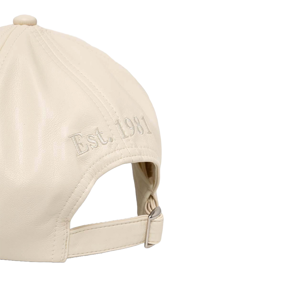 GUESS BERRETTO DONNA IN ECOPELLE LOGO FRONTALE CON STRASS CAPPELLO W4YZ01WF8Q0