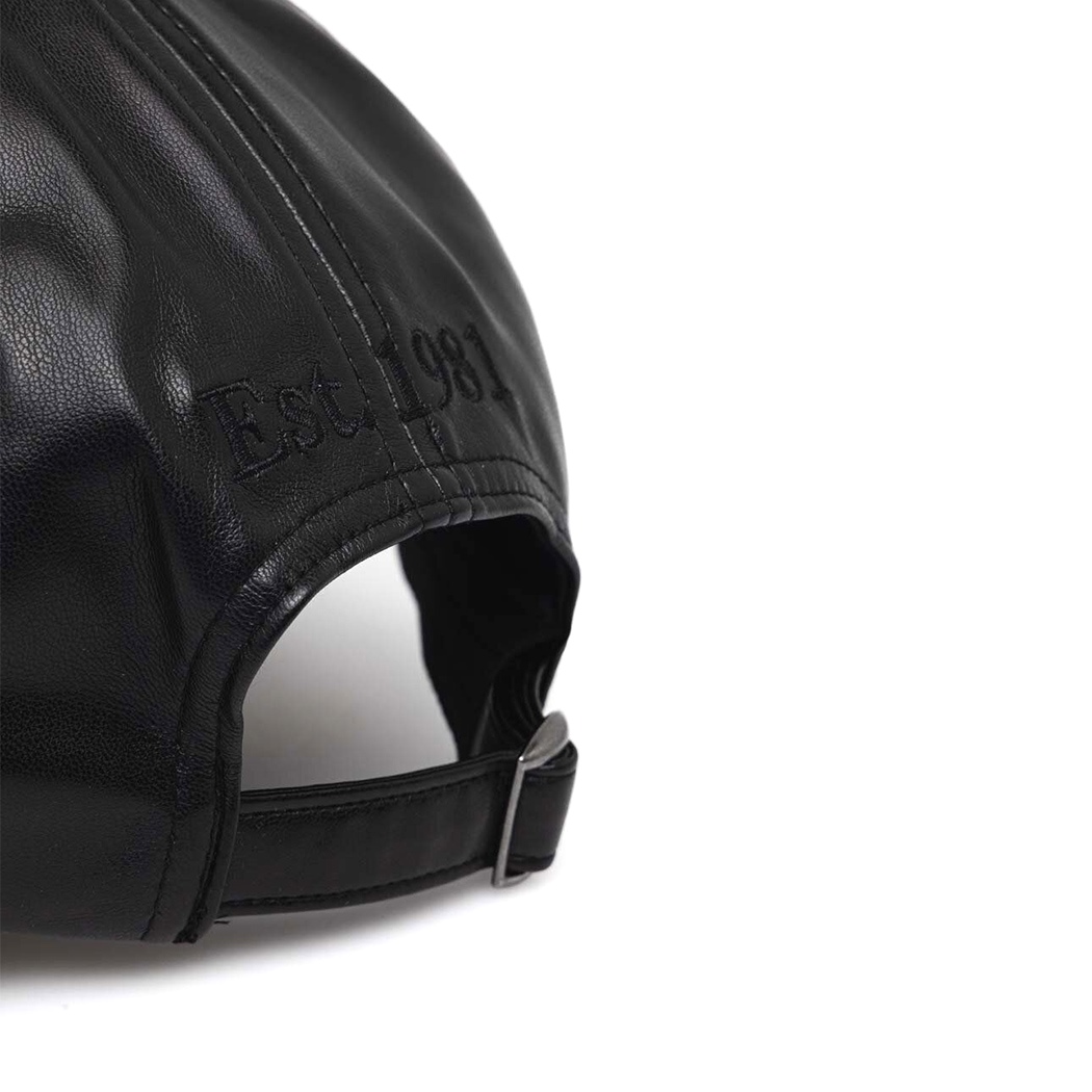 GUESS BERRETTO DONNA IN ECOPELLE LOGO FRONTALE CON STRASS CAPPELLO W4YZ01WF8Q0